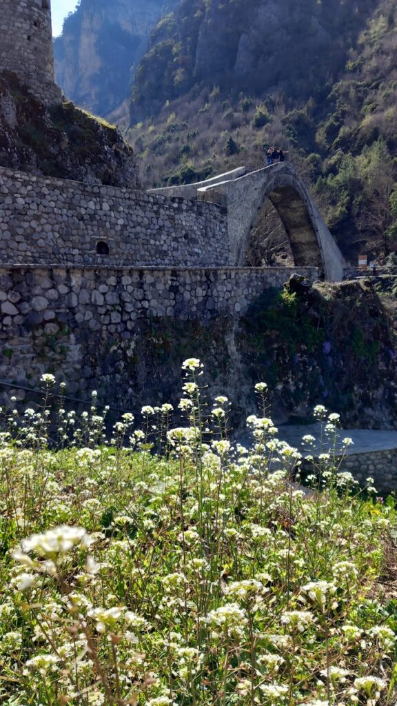 randonnée dans le géoparc Vikos-Aoos