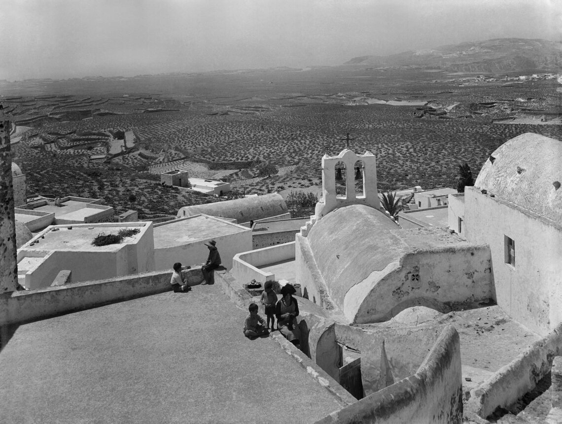 Nelly’s Santorini 1928-1932 © Benaki Museum